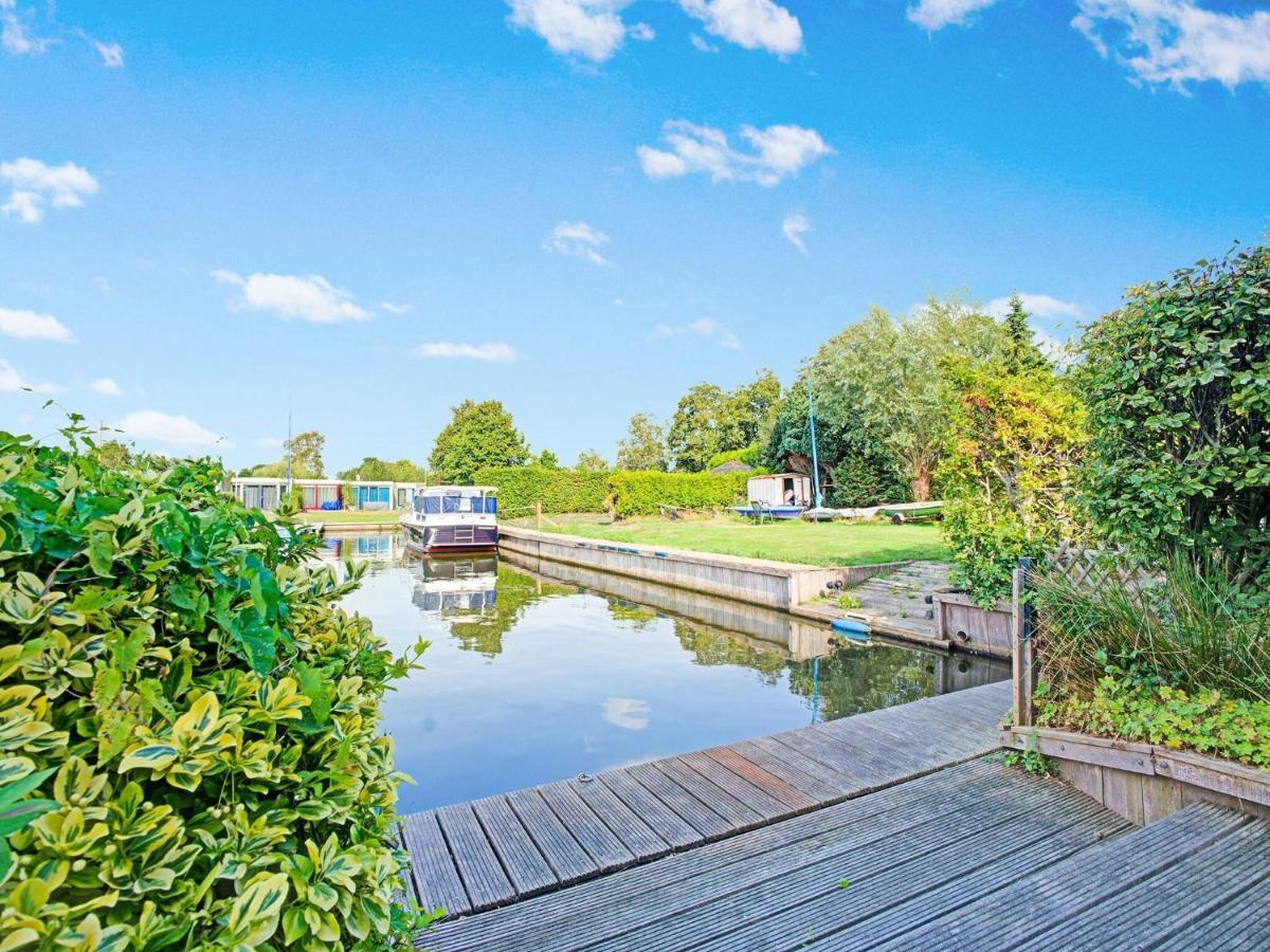 Waterfront Holiday Home With Jetty Boornzwaag over de Wielen Exterior photo