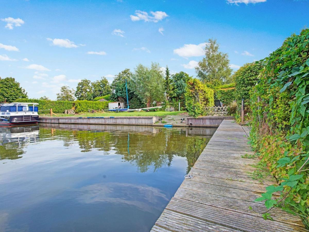 Waterfront Holiday Home With Jetty Boornzwaag over de Wielen Exterior photo